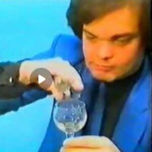 SMASHING CLOSE UP (Gaetan Bloom)