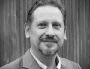 Manuel Cuesta - Jugando COiN Dinero (Spanish)